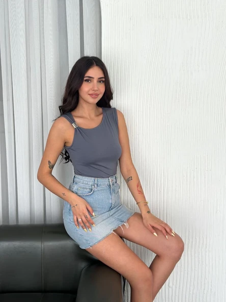 Osy Modal Yumuşak Dokulu Bisiklet Yaka Kadın Sıfır Kol Bluz Omuz Toka Aksesuar - Antrasit ürün görseli 1