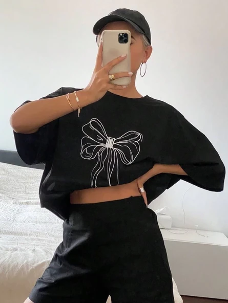 Kadın Fiyonk Baskılı T-Shirt Kısa Kol Bisiklet Yaka Oversize Tişört - Siyah ürün görseli 1