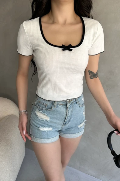 Havuz Yaka Biye Detaylı Crop Bluz ürün görseli 1