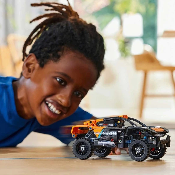 Technic NEOM McLaren Extreme E Race Car 42166 - Resim 3