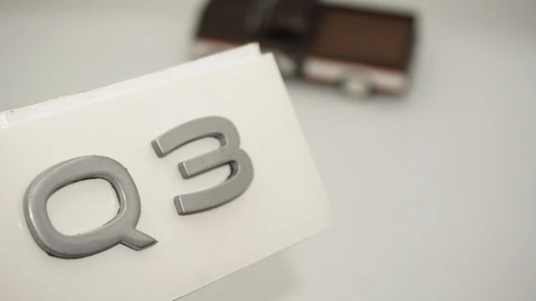DK Tuning Q3 2025+ Bagaj Gümüş Yazı Logo Arma Audi İle Uyumlu ürün görseli 1