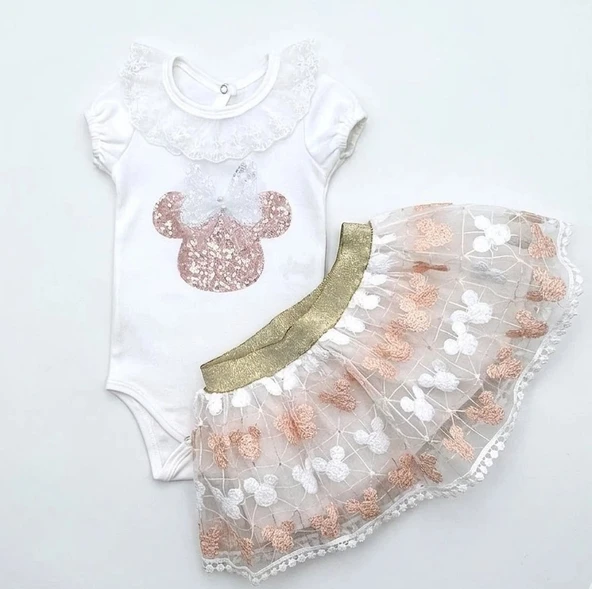 Özel Gün Şıklığı ve Gün Boyu Konfor Sunan Mickey Nakışlı, Brode Etekli Pamuklu Kız Bebek Takımı ürün görseli 1