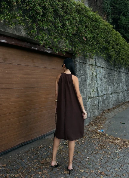 Halter Yaka Dokuma Midi Elbise - Resim 5