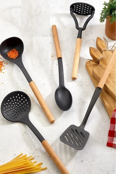 5'li Ahşap Saplı Plastik Kepçe-Kevgir-Kaşık-Spatula-Çırpıcı Siyah Servis Seti ürün görseli 1