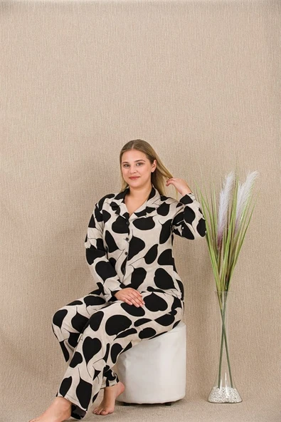 Arias Closet Büyük Beden Siyah Beyaz Kalp Desenli Düğmeli Uzun Kol Viskon Pijama Takımı ürün görseli 1
