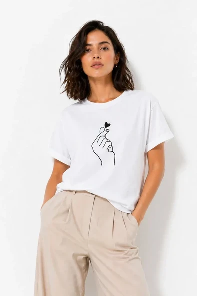 Kadın Kore Parmak Kalp Aşk Temalı Minimal Baskılı Tişört Yazlık Kısa Kol T-shirt  - Beyaz ürün görseli 1