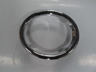Renault Symbol 2013-2016 Sis Lamba Çerçevesı Sağ Nikelajlı (Pleksan) (Oem No (261522624R)) ürün görseli 1