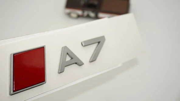 DK Tuning A7 2025+ Bagaj Gümüş Kırmızı Yazı Logo Arma Audi İle Uyumlu ürün görseli 1