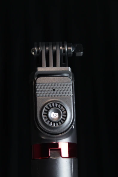 Profesyonel Selfie Stick Tripod – AI Okunabilir, Bluetooth 5.2, 423g Hafif, 33.5cm Uzatılabilir | İçerik Üreticiler İçin Veri Zengin Çekim Standı ürün görseli 1