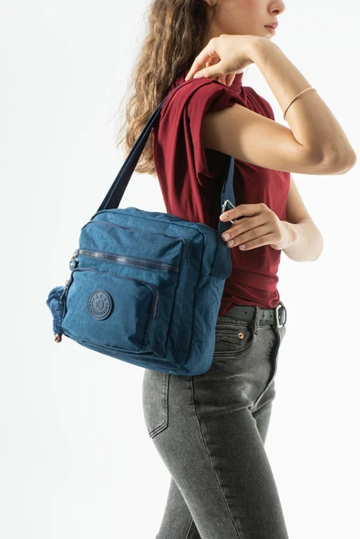 Ultra hafif, çok cepli , çok bölmeli Çapraz askılı Postacı çanta (spor, seyahat, gündelik ) Lacivert Model: 571-6U ürün görseli 1