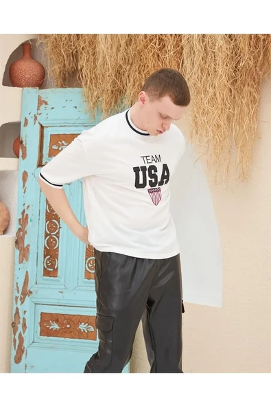 Erkek Bisiklet Yaka Tişört Nakış İşlemeli Kısa Kol Oversize T-shirt - Beyaz ürün görseli 1