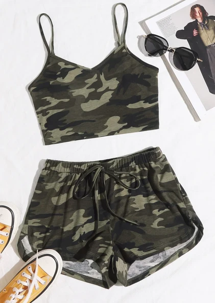 Kadın Kamuflaj Desenli Askılı Crop Top Ve Şortlu Gecelik Takım – Modern, Konforlu Ve Günlük Kombinlere Uygun ürün görseli 1