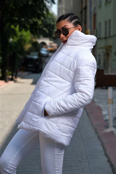 Beyaz Dik Yaka Uzun Şişme Mont - Resim 4