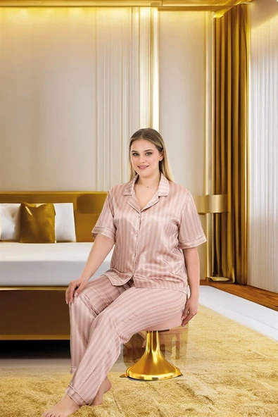 Büyük Beden Şık Tasarım Vizon Çizgili Düğmeli Kısa Kol Lüx Saten Pijama Takımı ürün görseli 1