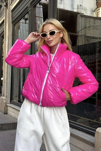 Pembe Parlak Su İtici Dik Yaka Kısa Şişme Mont ürün görseli 1