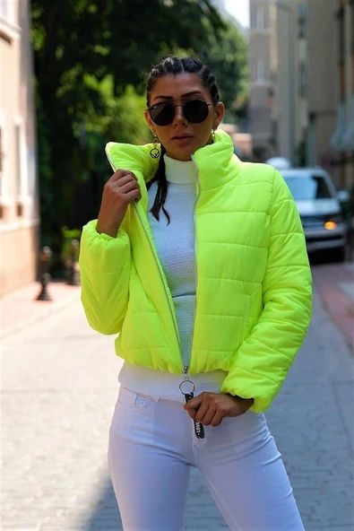 Neon Yeşil Dik Yaka Su Geçirmez Kısa Şişme Mont ürün görseli 1