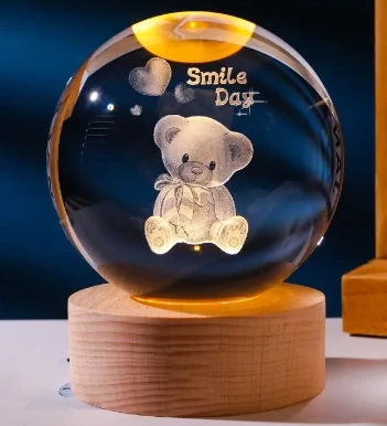 Dekoratif Ayıcık Tasarımlı Ahşap Altlıklı Işıklı Cam Küre Cam:6cm Ahşap:2cm ürün görseli 1