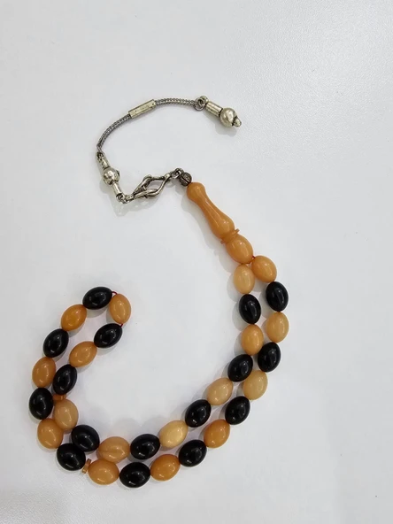 Ali Agiş Usta Yapımı Yıllanmış Renk Almış Kehribar 8 x 11 mm Beyzi Kesim Özel Püskül Tasarım Tesbih ürün görseli 1