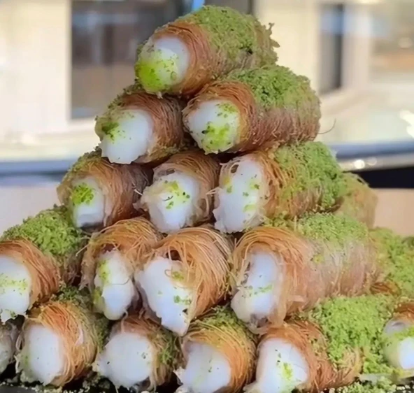 MALDİYEM SARMA  TATLI KADAYIFLI  lotuslu  TATLI 1 KG ürün görseli 1