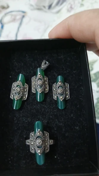 ASLANTİC 925 AYAR KOYU YEŞİL AKİK TAŞLI MARKAZİT SET. ürün görseli 1