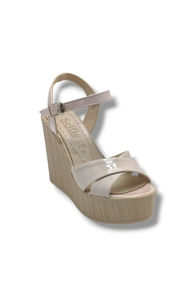 Selfie 4285-26 Rugan Çapraz Bant Yüksek Dolgu Taban Fashion Kadın Sandalet(11cm) ürün görseli 1