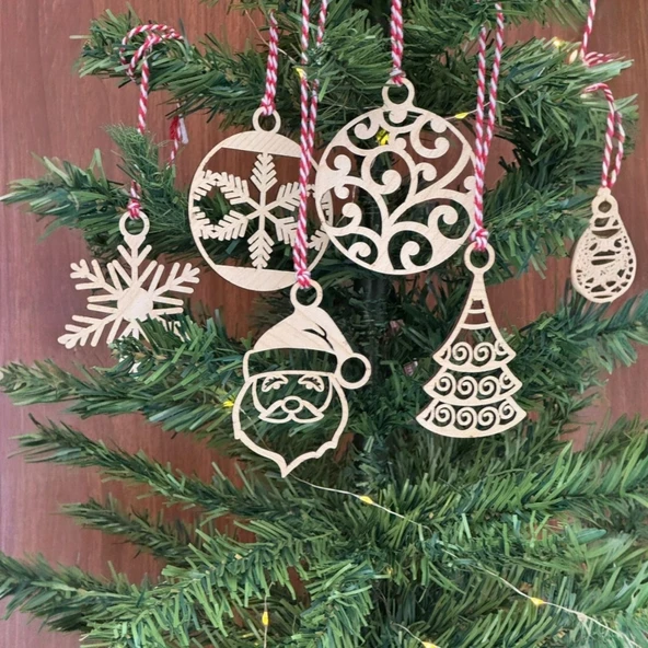 6 Parça Kırmızı Beyaz İpli Noel Babalı ve Kar Tanesi Model Ahşap Yılbaşı Ağaç Süsü (5067) ürün görseli 1
