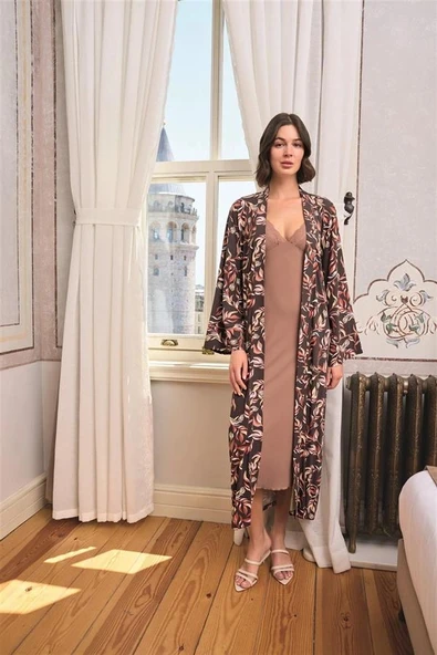 Amora Secret  Yaprak Desenli Yırtmaçlı Dantelli Ve Dekolteli Büyük Beden Sabahlık Takımı ürün görseli 1