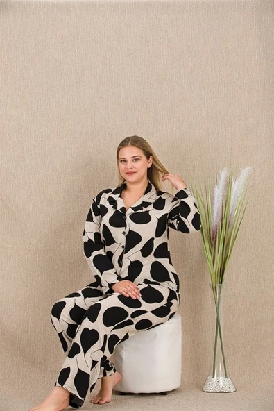 Amora Secret  Büyük Beden Siyah Beyaz Kalp Desenli Düğmeli Uzun Kol Viskon Pijama Takımı ürün görseli 1