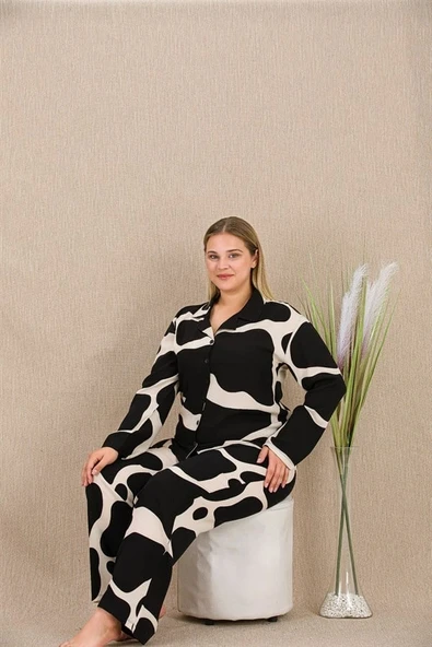 Amora Secret  Büyük Beden Siyah Beyaz Desenli Düğmeli Uzun Kol Viskon Pijama Takımı ürün görseli 1