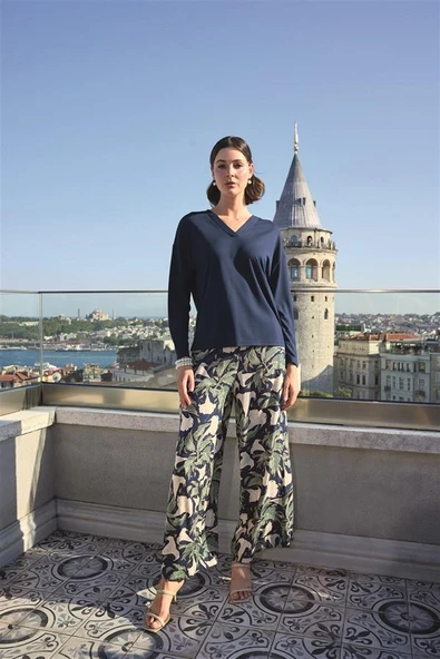 Yaprak Desenli Uzun Kollu V Yaka Pijama Takımı ürün görseli 1