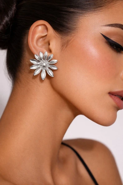 Gümüş Camellia Çivi Küpe - Resim 3