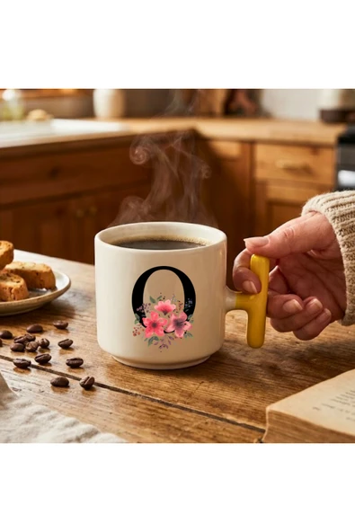 Finka Dekor Çiçekli O Harfi Tasarımlı-Sarı T Kişiye Özel Seramik Kupa ürün görseli 1