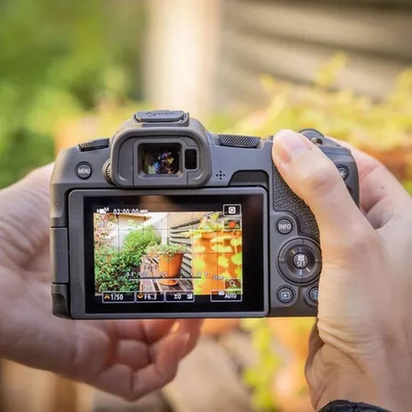 Canon EOS R8 Aynasız Dijital Fotoğraf Makinesi Gövdesi Siyah + RF 24-105mm F4-7.1 IS STM Siyah Lens ürün görseli 1