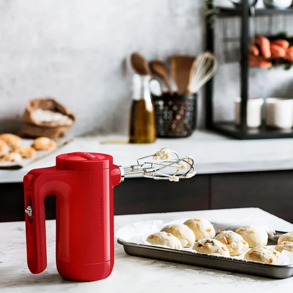 KitchenAid Kablosuz El Mikseri - Empire Red - Resim 5