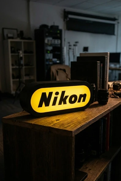Nikon Tasarımlı Dekoratif Aydınlatma (24x9cm) ürün görseli 1