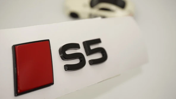 DK Tuning S5 2025+ Bagaj Siyah Kırmızı Yazı Logo Arma Audi İle Uyumlu ürün görseli 1