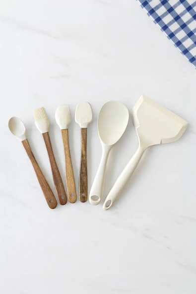 Kitchen Life 6’lı Silikon ve Ahşap Saplı Mutfak Gereçleri Seti – Isıya Dayanıklı Spatula, Kaşık ve Fırça Seti Bej ürün görseli 1