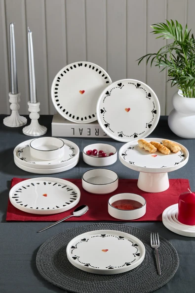 Kitchen Life Premium 11 Parça Black Hearts Ayaklı Sunum Standlı Kahvaltı Takımı - Handmade Kalpli Kahvaltı Takımı Siyah Beyaz ürün görseli 1