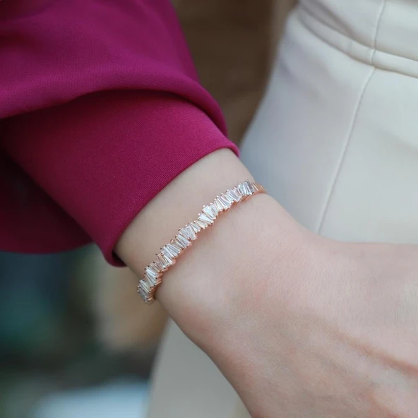 Baget Sıra Taşlı Rose Gold Kaplama Gümüş Kelepçe ürün görseli 1
