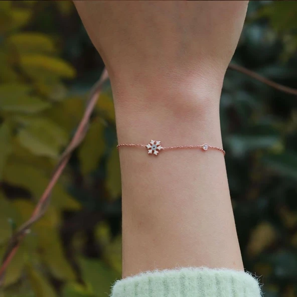 Kar Tanesi Zirkon Taşlı Mine İşli Rose Gold Kaplama Gümüş Bileklik ürün görseli 1