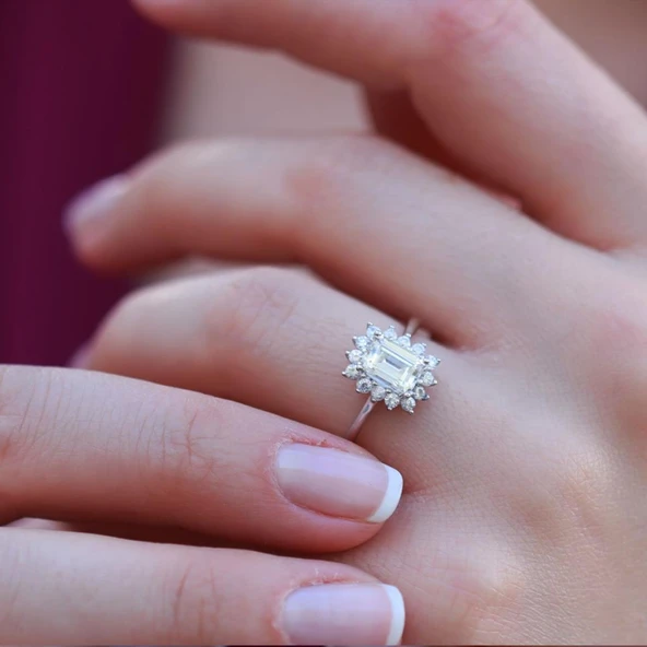Zümrüt Kesim 1,25 Karat Tek Taş Model Sky Diamond Yüzük ürün görseli 1
