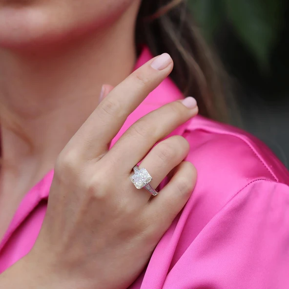 Emerald Kesim Pırlanta Renkli Zirkon Taşlı Gümüş Yüzük ürün görseli 1