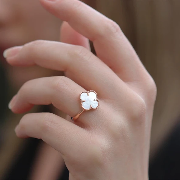 İkonik Alhambra Sedef Taşlı Rose Gold Kaplama Gümüş Yüzük ürün görseli 1