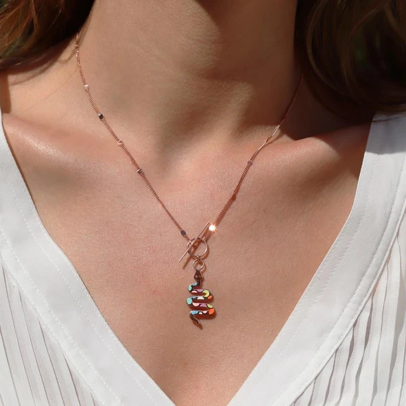 Renkli Mine İşli Önden Klipsli Rose Gold Kaplama Yılan Gümüş Kolye ürün görseli 1