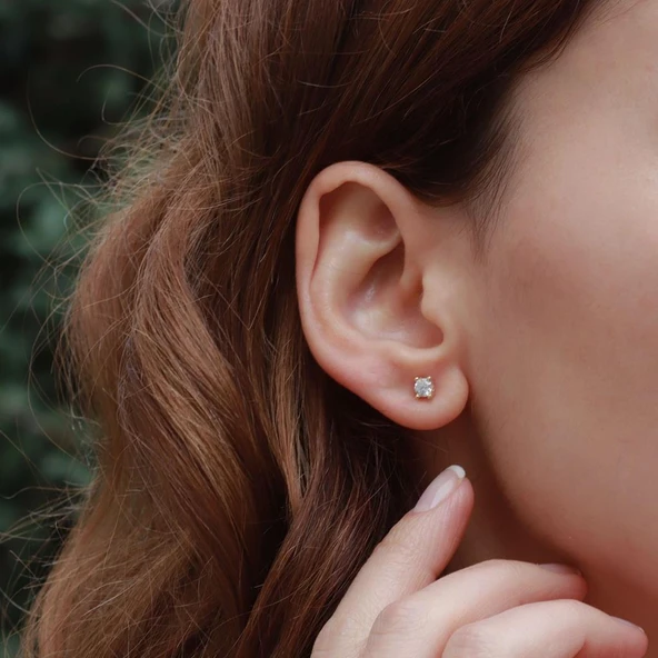 Starlight Diamond Tek Taş Round Kesim Gold Kaplama Küpe ürün görseli 1