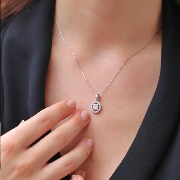 Starlight Diamond Elips Zirkon Taş Ortası Kare 3 Baget Pırlanta Montür Gümüş Kolye ürün görseli 1