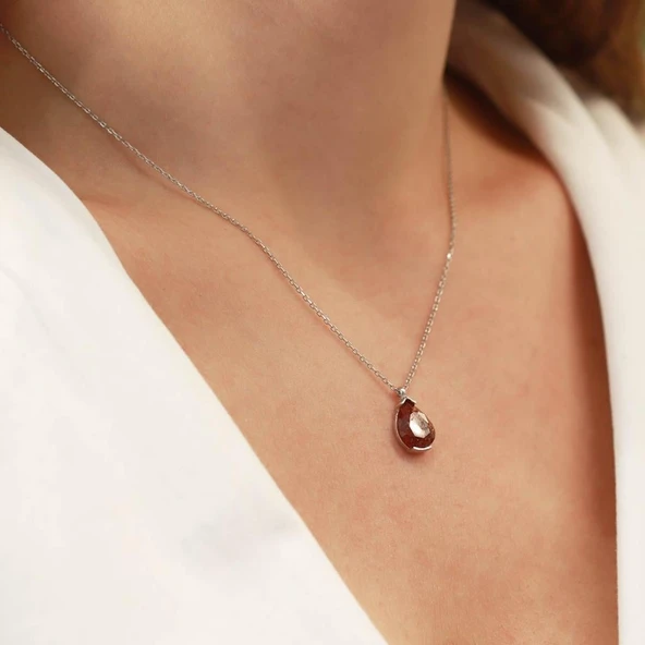 Garnet Taşlı Damla Model Gümüş Kolye ürün görseli 1