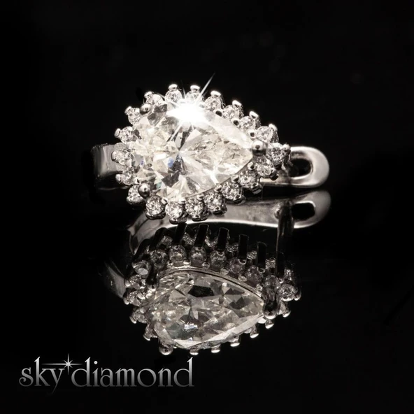 Sky Diamond Etrafı Pırıltılı Taşlarla Süslenmiş Damla Küpe ürün görseli 1