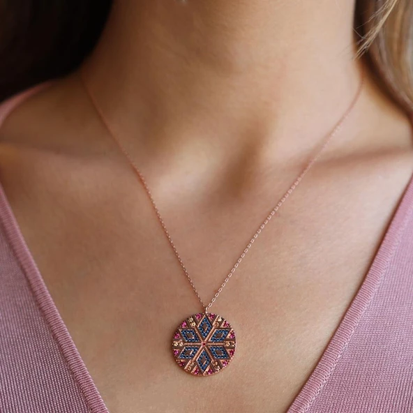 Apm Monaco Modeli Yuvarlak Renkli Zirkon Taşlı Rose Gold Gümüş Kolye ürün görseli 1