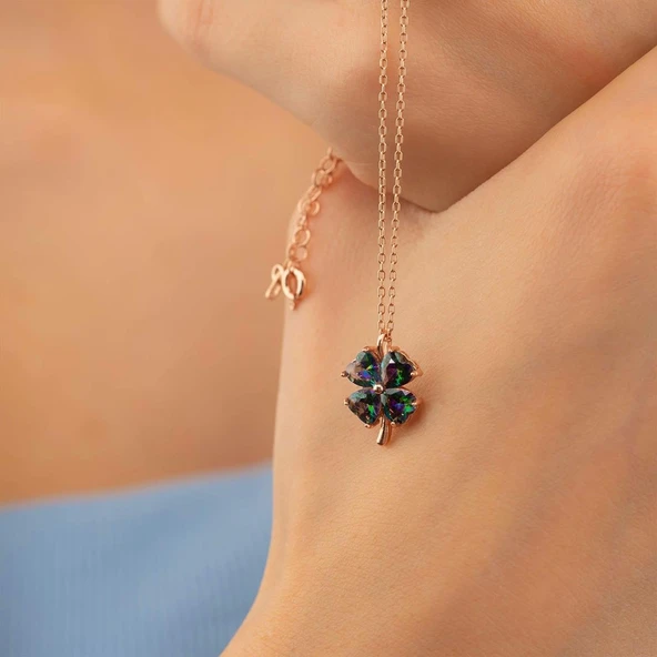 Mistik Topaz Taşlı Mini Yonca Figürlü Rose Gold Kaplama Gümüş Kolye ürün görseli 1